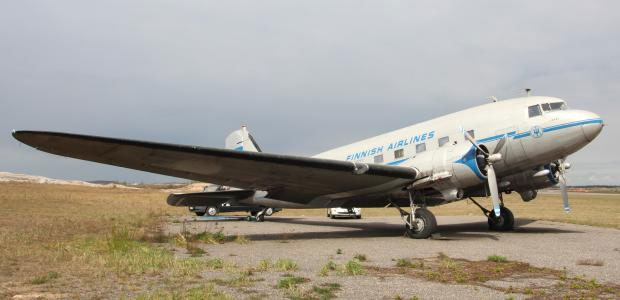 Historiallinen DC-3 -lentokone &quot;Lokki&quot; tulee näytteille Vantaan Asuntomessuille.