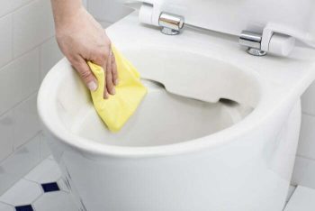 Kylpyhuoneen siivous – kylpyhuone juhannuskuntoon!