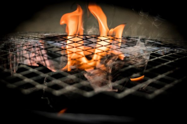 Tulta grillissä