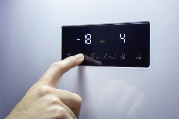 Jääkaapin ja pakastimen oikea lämpötila kannattaa säätää kohdilleen, se säästää sähköä.