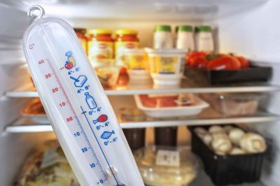 Jääkaapin oikea lämpötila auttaa pitämään elintarvikkeet tuoreina.