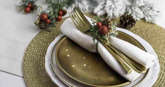 Joulukoristeet tuovat kotiin lämmintä tunnelmaa: yhdistele perinteisiä ja moderneja joulukoristeita