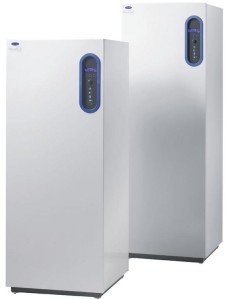 Lämpöpumpun sisätiloihin tuleva järjestelmä on jääkaappi-pakastimen näköinen. 