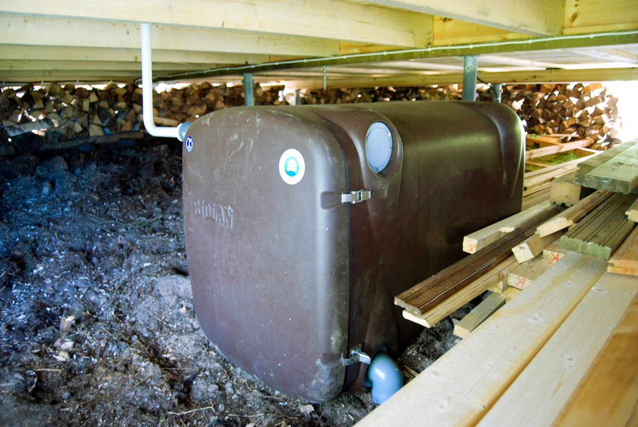 Mökin alle sijoitettu Biolanin saunasuodatin puhdistaa 250 litraa vettä vuorokaudessa. 